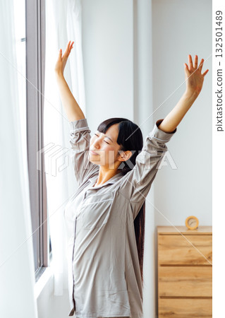 年輕女性的健康生活方式：清晨醒來，神清氣爽 132501489