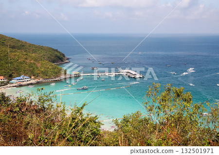 Koh Lan,thailand-February 9,2014:tourist visit and speed boat stop on the beach at koh lan ,because the beach most beautiful. 132501971
