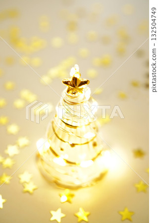 玻璃聖誕樹和閃閃發光的金星 132504749