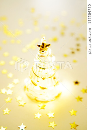 玻璃聖誕樹和閃閃發光的金星 玻璃聖誕樹和閃閃發光的金星 132504750