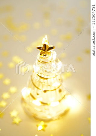 玻璃聖誕樹和閃閃發光的金星 132504751