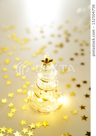 玻璃聖誕樹和閃閃發光的金星 132504756