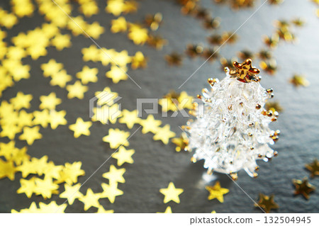 玻璃聖誕樹和閃閃發光的金星 132504945