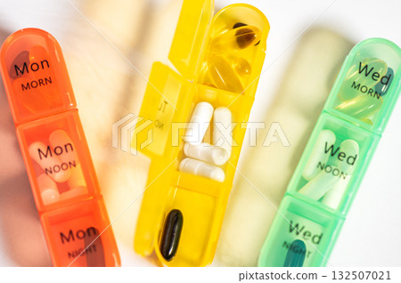 Weekly Pill Box With Vitamins 132507021