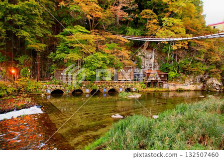 秋天的川治溫泉、傍晚的男鹿川 132507460