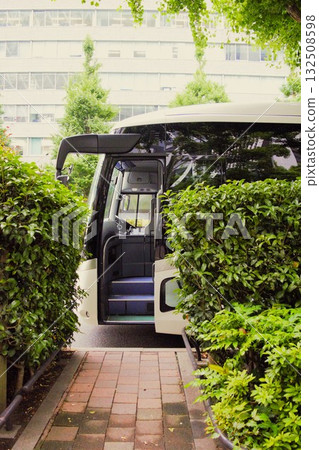 Tour bus departure and arrival point: Shinjuku Station 132508598
