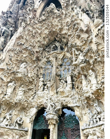 Sculptures above the "Porta de Charity" in the center of the Sagrada Familia's "Nativity Facade" 132509344