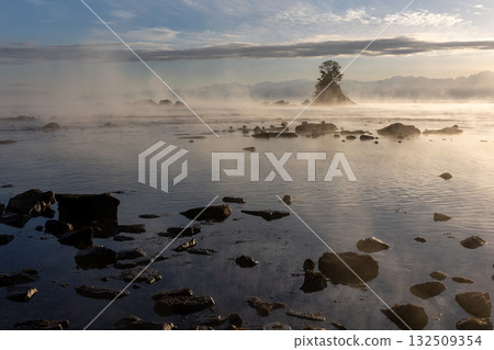 Amaharashi Coast, Kagearashi and Onnaiwa Rocks at dawn Amaharashi Coast, Kagearashi and Onnaiwa Rocks at dawn 132509354