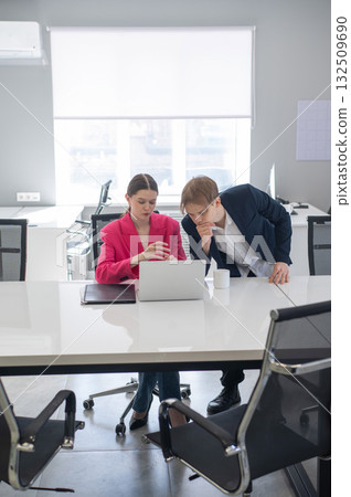 Caucasian man giving instructions to subordinate.  132509690