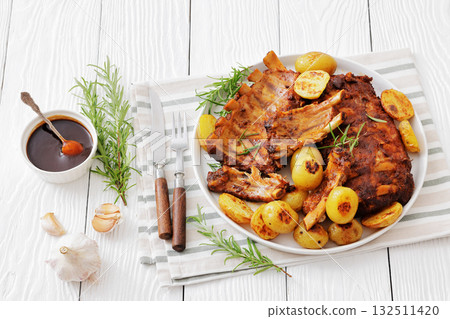 bbq baby pork ribs with potatoes, fresh rosemary bbq baby pork ribs with potatoes, fresh rosemary 132511420