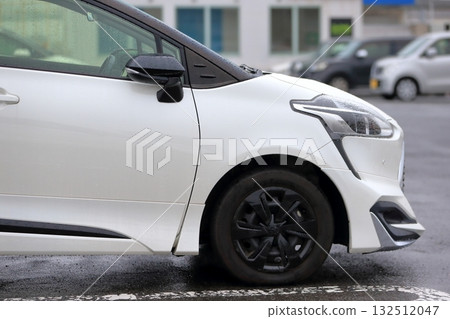 Compact minivan 132512047