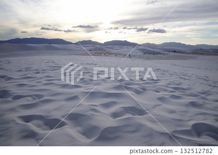 新墨西哥州白沙國家公園的壯觀沙丘 新墨西哥州白沙國家公園的壯觀沙丘 132512782