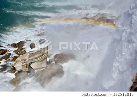 尼加拉河的雄偉水流，世界三大瀑布之一 132512813