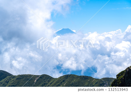 Mount Fuji seen from the shoulder of Mount Kitadake in the sea of clouds. Climbing Mount Kitadake in the Southern Alps 132513943