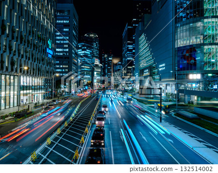 Night view of Umeda, Osaka: Capture light trails with a slow shutter speed Night view of Umeda, Osaka: Capture light trails with a slow shutter speed 132514002
