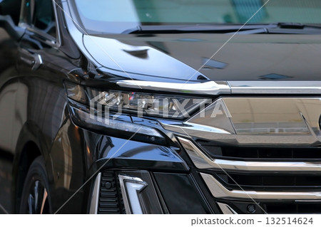 Luxury minivan 132514624