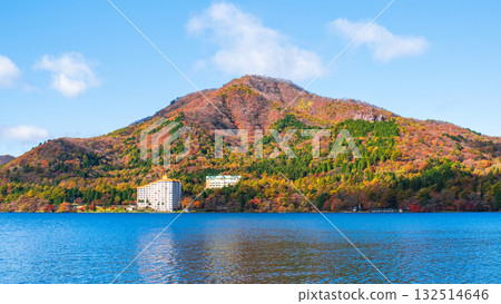 榛名山、榛名湖、神壁山(秋季) 榛名山、榛名湖、神壁山(秋季) 132514646