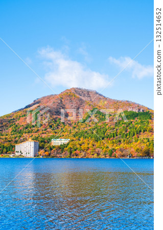 Mount Haruna, Lake Haruna, and Mount Kamikabe (Autumn) 132514652