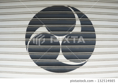 Three-comb symbol (Tomioka Hachiman Shrine) 132514985