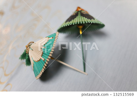 Japanese umbrella made from toothpicks 132515569