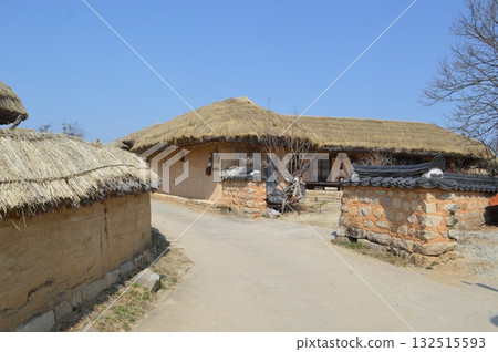Hahoe Village in Andong, South Korea: Scenery of an old village with walls 132515593