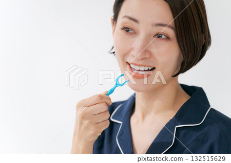 Women using dental floss Women using dental floss 132515629