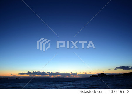日落之後的野卡瑪島和大海 日落之後的野卡瑪島和大海 132516530