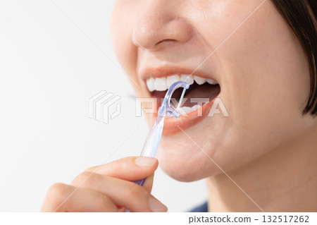 Woman taking care of her teeth 132517262