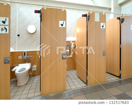 Public toilets on the expressway: Yokokawa SA, Gunma Prefecture 132517683