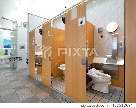 Public toilets on the expressway: Yokokawa SA, Gunma Prefecture 132517684