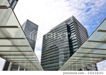 Yokohama's Hama Mirai Walk connects buildings 132518141