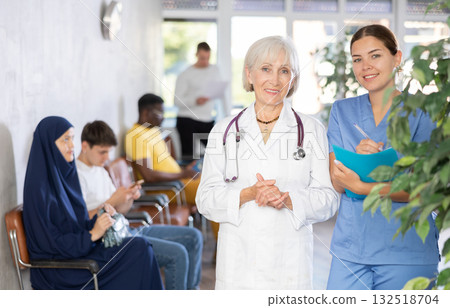 Portrait of an experienced female doctor and a young nurse in medical clinic 132518704
