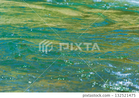 初夏水邊:清澈的溪水水面特寫 166 初夏水邊:清澈的溪水水面特寫 166 132521475