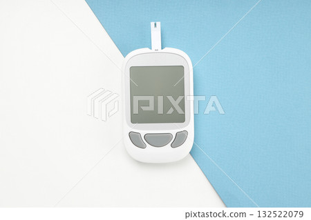 Blank screen blood glucose meter on blue-white surface Blank screen blood glucose meter on blue-white surface 132522079