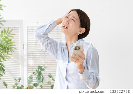 Surprised woman with a smartphone Surprised woman with a smartphone 132522738