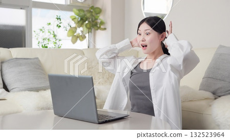 A woman panics due to computer problems A woman panics due to computer problems 132523964