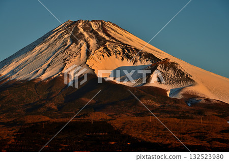 Mount Echizen in the Ashitaka Mountains, Mount Fuji and the Hoei Crater bathed in the morning glow from the Torigoi Plateau Observatory Mount Echizen in the Ashitaka Mountains, Mount Fuji and the Hoei Crater bathed in the morning glow from the Torigoi Plateau Observatory 132523980