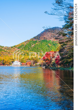 榛名山、榛名湖、烏帽岳(秋季) 榛名山、榛名湖、烏帽岳(秋季) 132524254