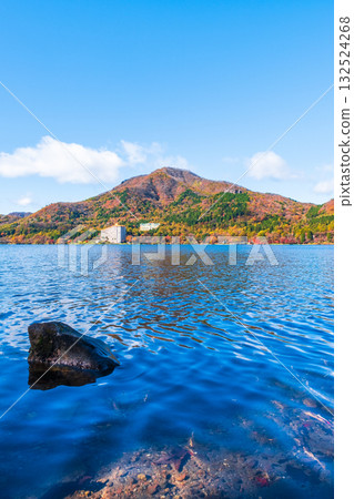 榛名山、榛名湖、神壁山(秋季) 榛名山、榛名湖、神壁山(秋季) 132524268