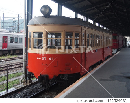 Kyushu Railway Museum's diesel railcar "Kiha 07" 132524681