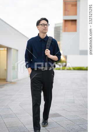 Man with backpack 132525291