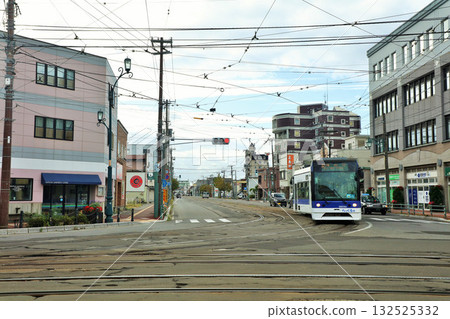 北海道函館城市景觀與電車 132525332