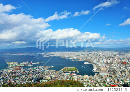 從函館眺望北海道秋日藍天的景色 132525343