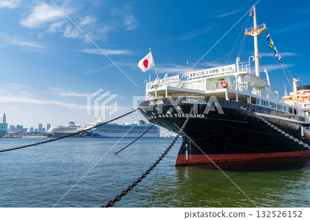 Kanagawa Prefecture: Hikawa Maru and luxury cruise ship, Yamashita Park 132526152