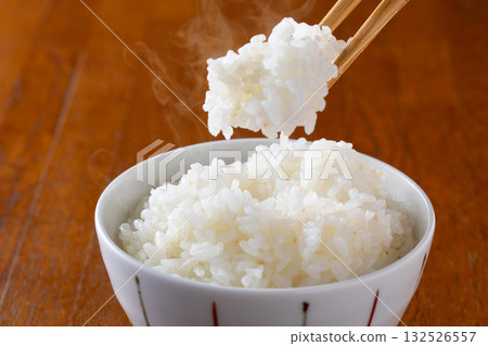 新鮮煮熟的米飯 132526557