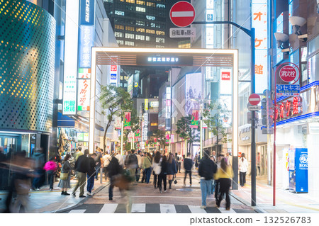 《Tokyo》Shinjuku Musashino Street, downtown area at night 132526783