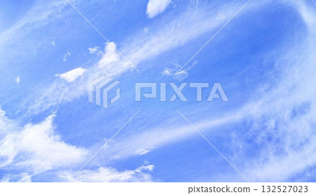藍色的天空和雲圖像 132527023