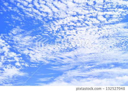 藍色的天空和雲圖像 132527048