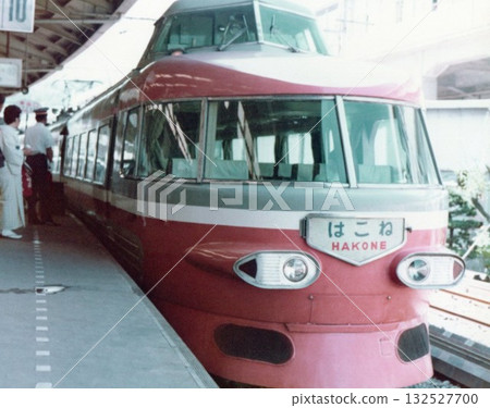 [Photo taken in 1976] Limited express "Hakone" NSE car stopped at Odakyu Odawara Station 132527700