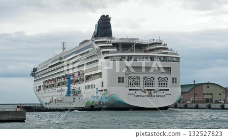 The cruise ship Norwegian Spirit called at Otaru 132527823